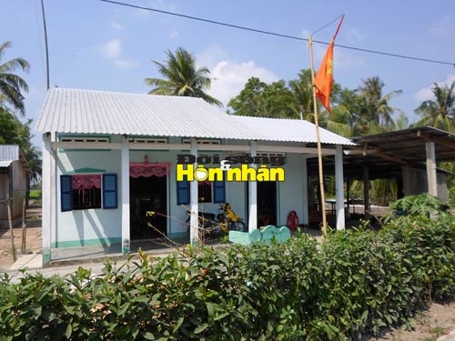 Ngôi nhà do vợ chồng anh Đạt gây dựng nên nhờ mua phế liệu.