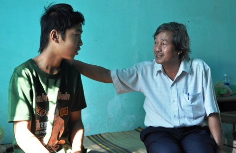  Em Phạm Văn Hảo bị sốt đang được chăm sóc đặc biệt sau khi được giải thoát.