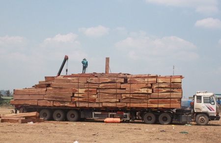 Tại đây, các xe sẽ tự động hạ tải mà không có sự giám sát hay nhắc nhở của cơ quan chức năng.