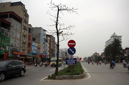 Lối vào quận Bắc Từ Liêm được bố trí tạm tại Khu tái định cư Kiều Mai (rẽ từ đường 32 vào khoảng 1km).