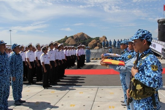 Mỗi tình huống, từng động tác đều được cán bộ, thủy thủ duy trì nghiêm túc.