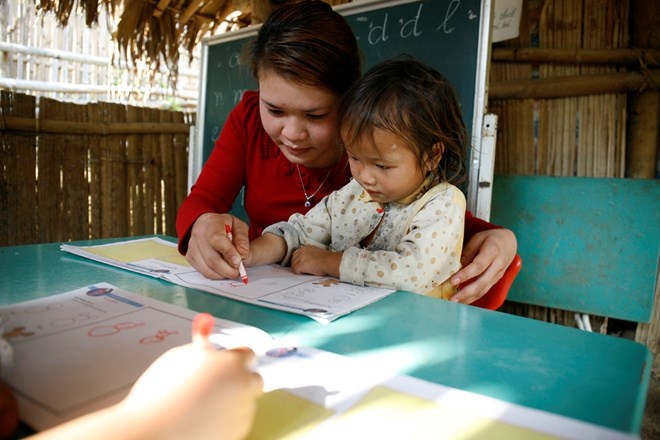 Những nét bút đầu đời với mang nhiều tình cảm và nghị lực của cô giáo Minh dành cho các cháu. 
