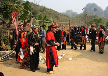 Nghi le 'mang toi' to tien co mot khong hai o Viet Nam hinh anh