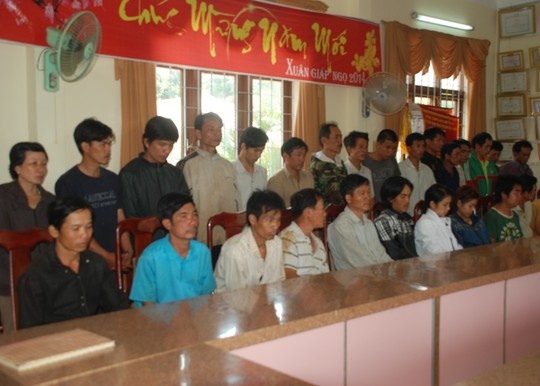 Các con bạc bị tạm giữ để phục vụ công tác điều tra.