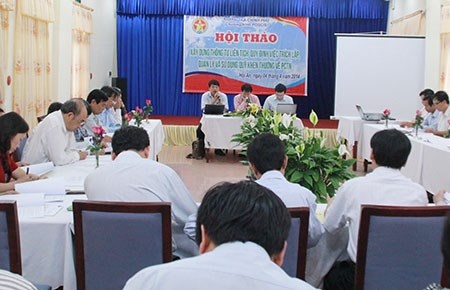 Thuong tien ty cho nguoi to cao tham nhung hinh anh