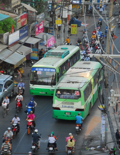 Nen co them xe buyt nho o TP.HCM hinh anh