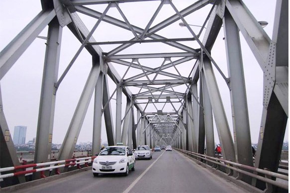 Hom nay cam taxi qua cau Chuong Duong vao gio cao diem hinh anh