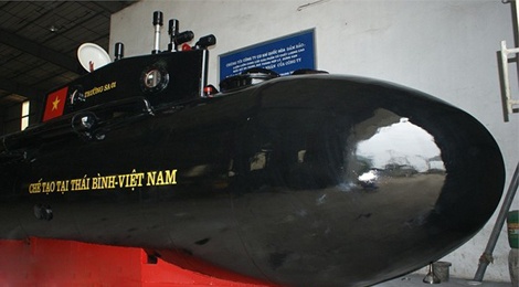 Tau ngam Truong Sa: Ve quoc ky, san sang ra bien hinh anh