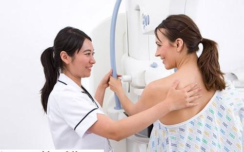 Tien bo trong tam soat va dieu tri ung thu dau co hinh anh