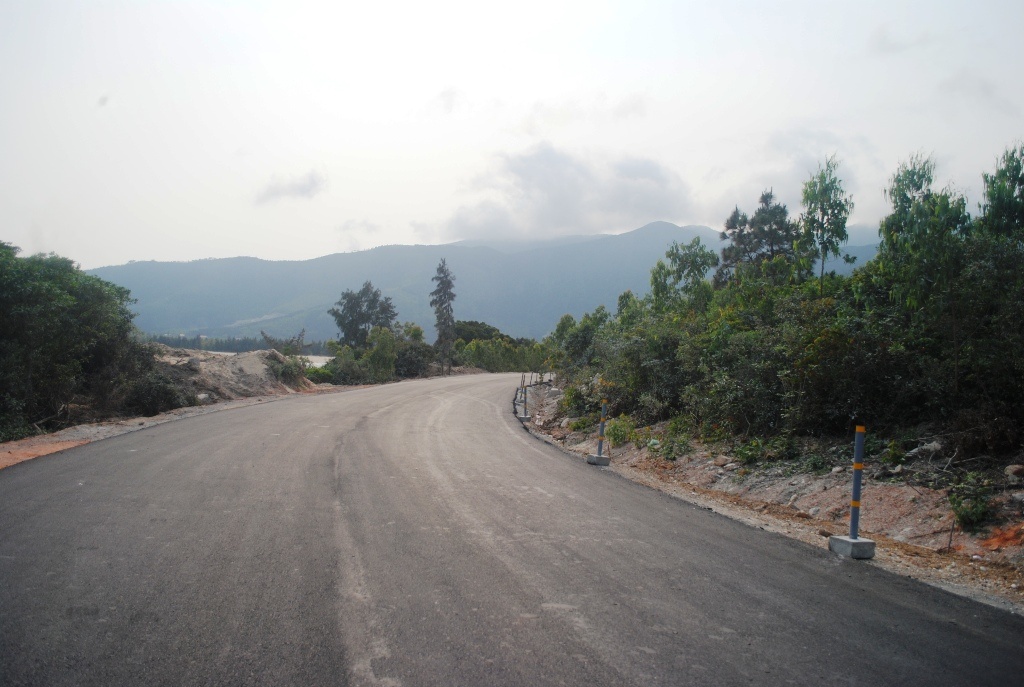 Hoan thanh duong nhua vao khu mo Dai tuong Vo Nguyen Giap hinh anh