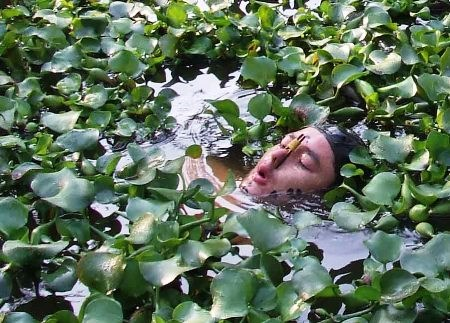 Dac cong Biet dong Viet Nam duong dau voi nuoc va lua hinh anh