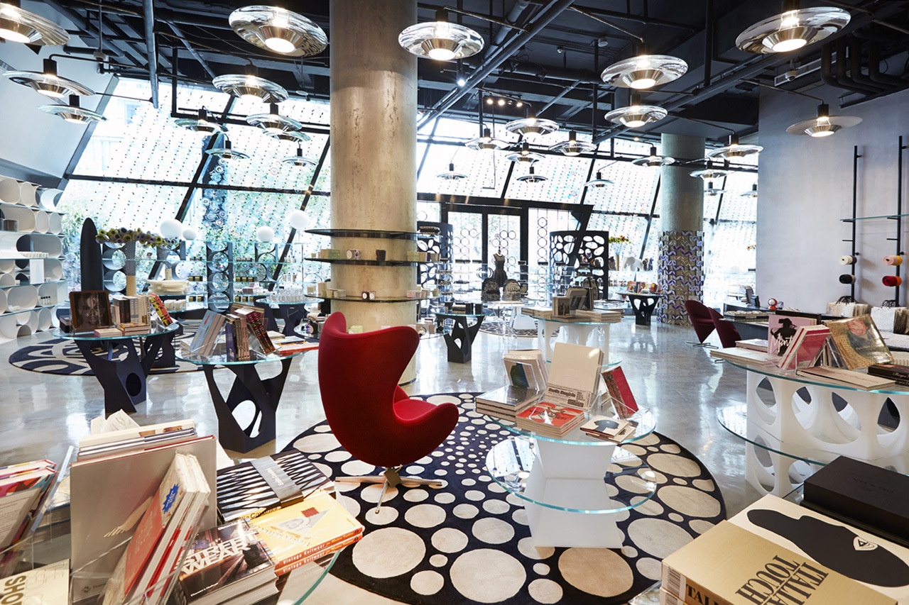 Được coi như là một khu phức hợp vô cùng lớn dành riêng cho nghệ thuật, thiết kế của hiệu sách Corso Como chắc hẳn khiến nhiều người hài lòng thích thú.