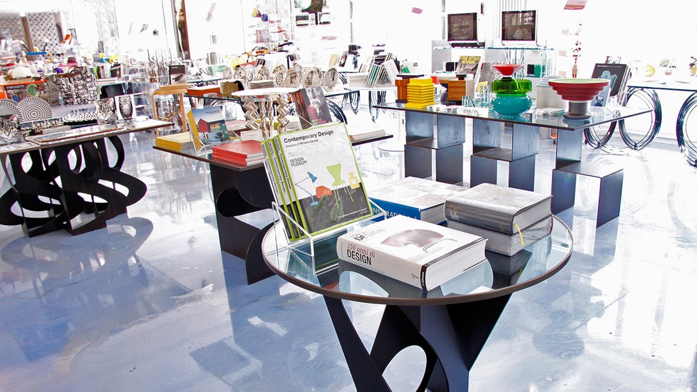 Corso Como có một khối lượng sách đồ sộ chính là điều quan trọng thu hút hàng ngàn lượt khách tham quan và mua sắm mỗi ngày.