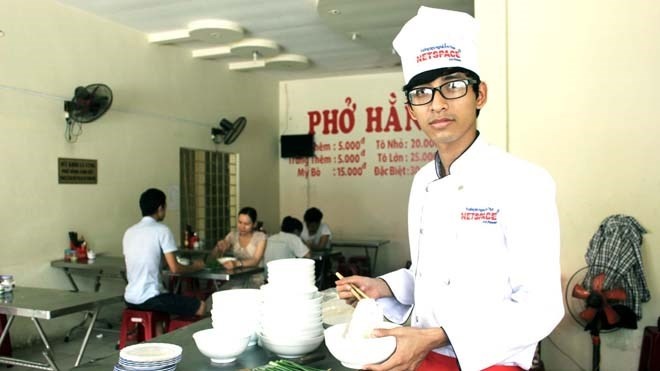 Quan pho mang ten me cua cu nhan 9X hinh anh