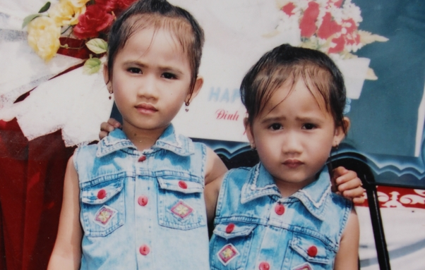 Uong nuoc gieng, mot lang co 70 cap song sinh? hinh anh