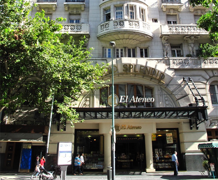 Hiệu sách chiếm dụng không gian từ nhà hát El Ateneo Spelendid nổi tiếng từ thập niên 20 – nơi đầu tiên trên Thế giới chiếu phim có âm thanh. Nguồn: Inhabitat.com.
