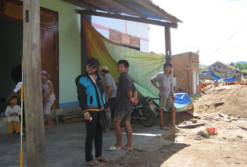 Mot trong 2 con cua be gai 15 tuoi da tu vong hinh anh