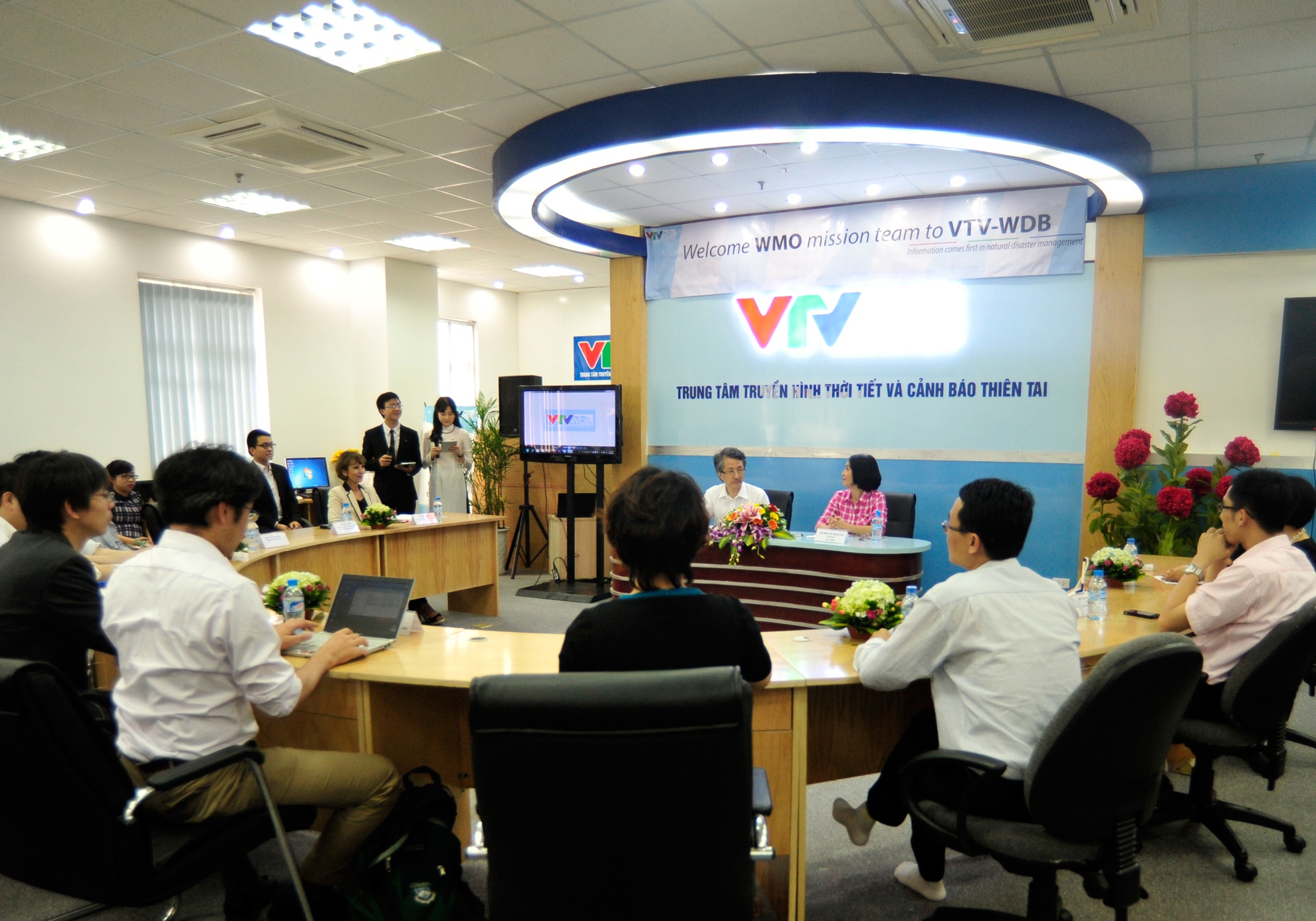 To chuc khi tuong the gioi tham trung tam thoi tiet VTV hinh anh