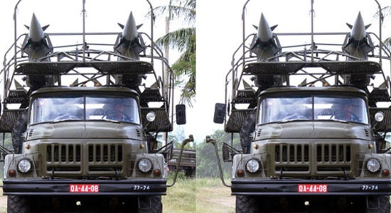 2 mau xe, phao huyen thoai se dieu binh tai Dien Bien Phu hinh anh