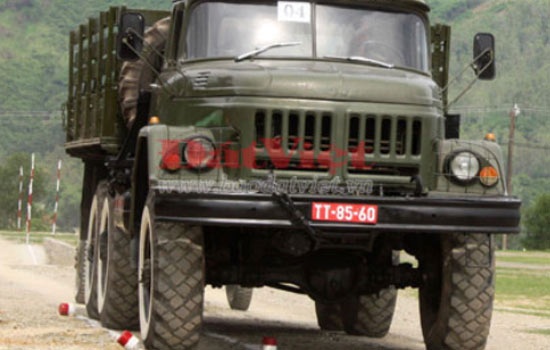 Các biến thể của ZIL-131 gồm có đầu kéo ZIL-131V, xe tải lật ZIL-131D và xe bồn chứa nước hoặc nhiên liệu. Ngoài ra xe còn đường dùng làm bệ cho hệ thống hỏa tiễn Grad-1 với 30 ống phóng. 