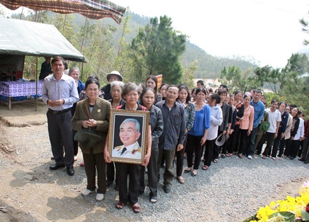 Se co xe buyt tu ga Dong Hoi den khu mo Dai tuong hinh anh