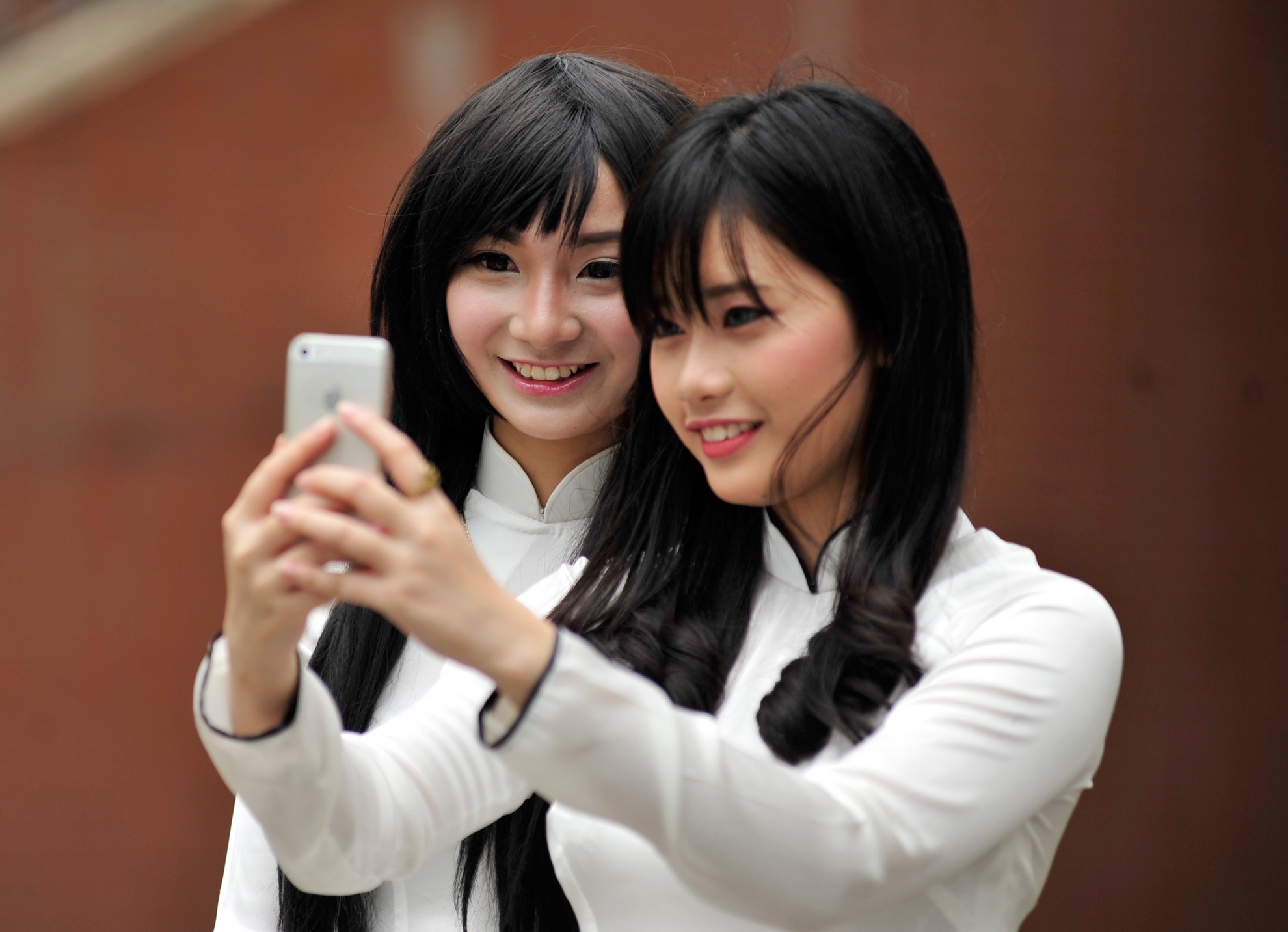 Nhiều bạn tranh thủ tự chụp cho nhau để lưu giữ kỷ niệm thú vị này.