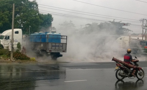 Vo bon, ca ngan lit a xit tran xuong duong hinh anh