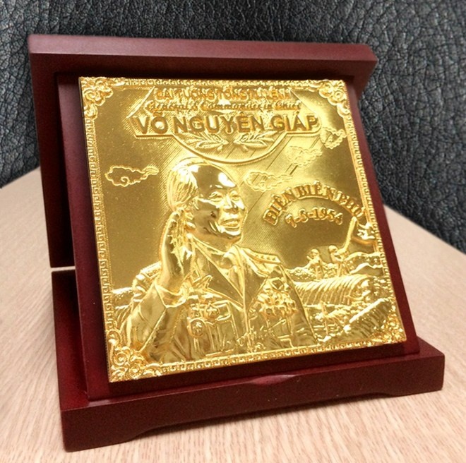 Bieu tuong Dai tuong Vo Nguyen Giap duc tu 103 chi vang hinh anh