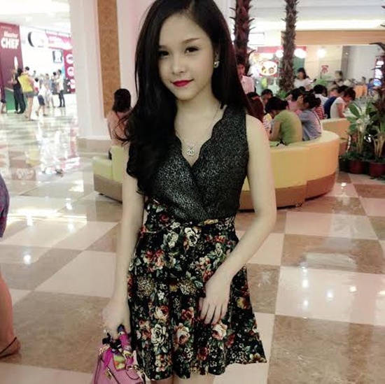  Đúng như biệt danh của mình, Huyền Bé có vóc dáng khá nhỏ nhắn, nhưng lại sở hữu gương mặt xinh đẹp và phong cách sành điệu khiến nhiều người yêu thích.