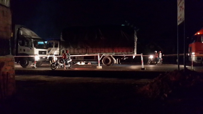 Nhiều tài xế, lơ xe tìm cách nhằm cản trở giao thông.