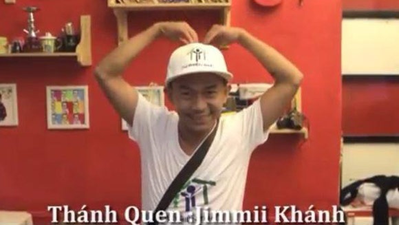 Jimmii Khánh là nhiếp ảnh gia rất nổi tiếng tại Hà Nội. Anh cũng được dân mạng phong cho danh xưng “Thánh quen” và trở thành biểu tượng chế ảnh của cộng đồng mạng thời gian gần đây.