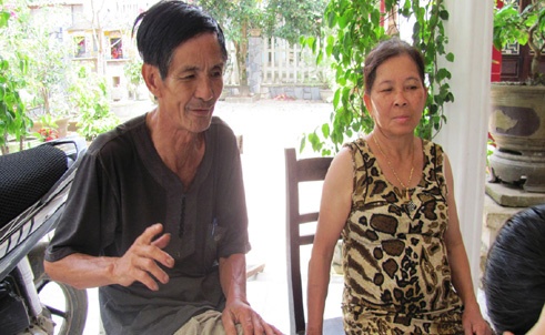 Vợ chồng ông Võ, bà Yến kể lại việc bị cướp 45 cây vàng.