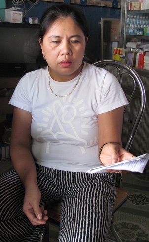 Chị Phan Thị Trang, chủ tiệm vàng Kim Hoàng hoang mang sau lần bị cướp.