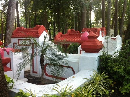 Than the ngoi mo co trong cong vien 'ma am' o Sai Gon hinh anh