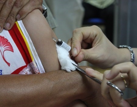 Tu vong sau khi tiem thuoc o phong mach tu hinh anh