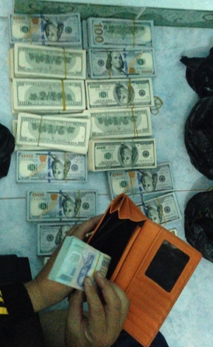 Số tiền 230 ngàn đô la thu tại nhà Vinh Ty.