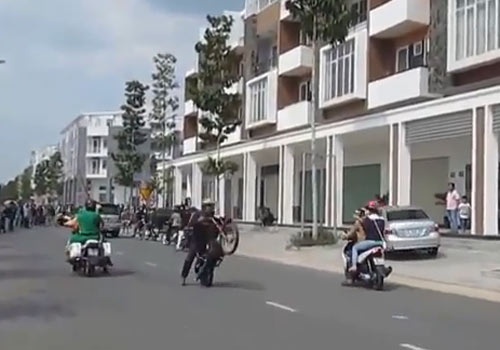 Clip quai xe boc dau treu CSGT bi tom gon hinh anh