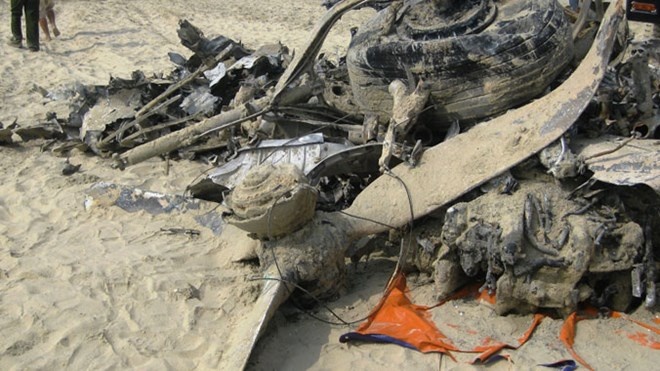 Xac may bay tai vinh Lang Co thuoc ve quan doi Phap? hinh anh