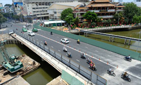 Nguoi Sai Gon hut hang voi cau Le Van Sy moi hinh anh