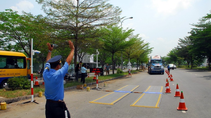 TP.HCM cam xe dung dau truoc tram can hinh anh