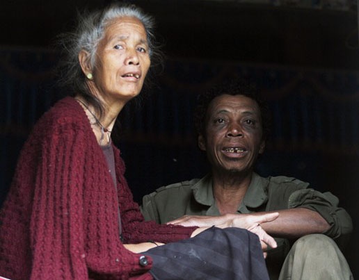 Nguoi con lai Phap o long chao Dien Bien Phu hinh anh