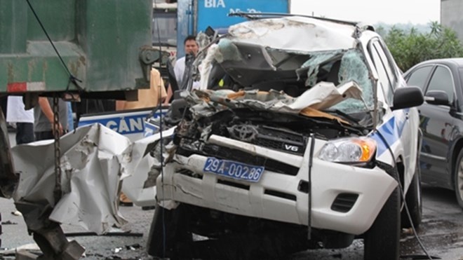 Cong an thu clip 3 CSGT tu nan tren duong cao toc hinh anh