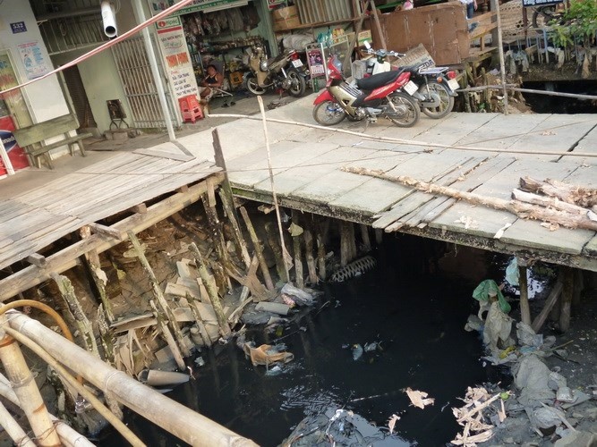 Nhung dong kenh den trong long Sai Gon hinh anh