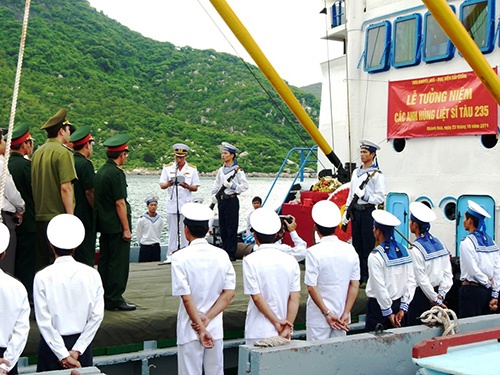 Tau C235 khong so anh hung thanh di tich quoc gia hinh anh