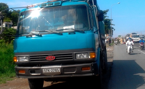 Chiếc xe ben cán nát bàn tay anh Điệp.