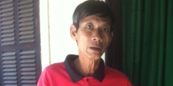 Ông tổ trưởng Phạm Xuân Lộc, người tốt tính dẫn bà Thủy đi xin tiền.