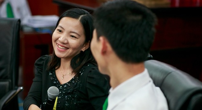 Cuoc gap nhu mo cua co giao tre va tai xe cach 1000 km hinh anh