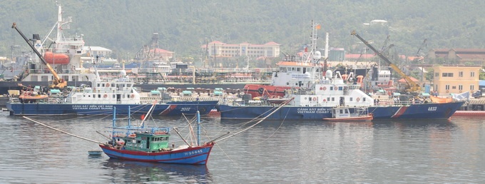 2 tàu CSB-2012 và CSB-4033 đang “dưỡng thương” tại khu vực cảng của công ty Sông Thu.