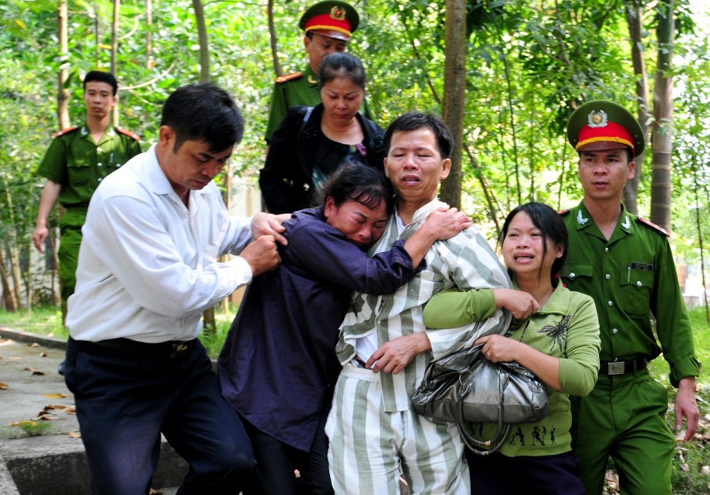 Bat giam hai can bo tham gia vu an oan cua ong Chan hinh anh