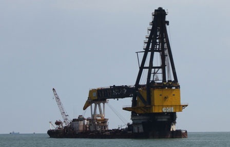 Tàu Weathy Global bị trôi dạt từ biển Cần Giờ (TP. HCM) về vùng biển Vũng Tàu và nằm ì tại đây đã 4 năm.